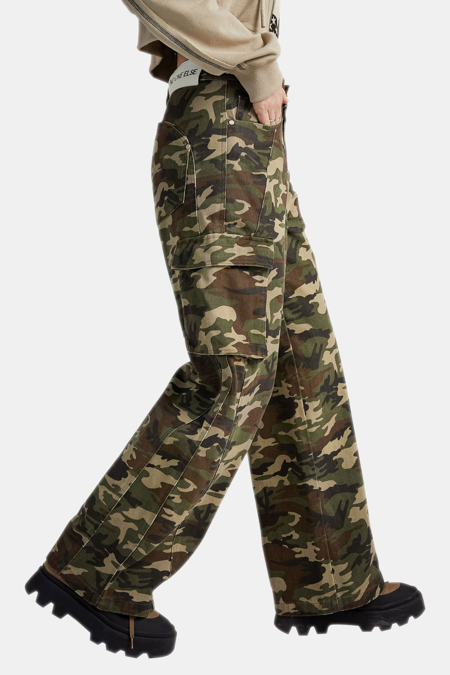 CHUU Camouflage Cargo Wide Pants