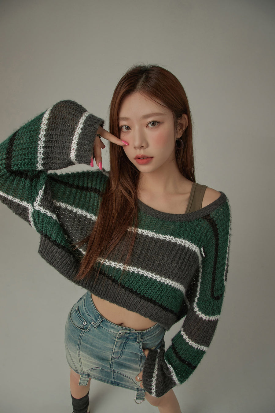CHUU Color Combination Striped Cropped Knit Sweater