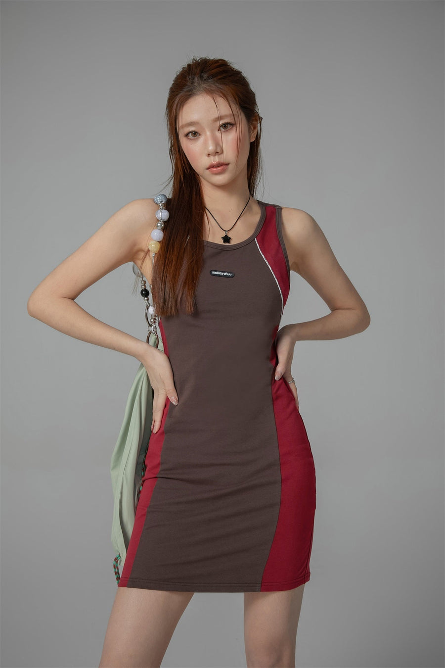 CHUU Side Color Contrast Sleeveless Dress