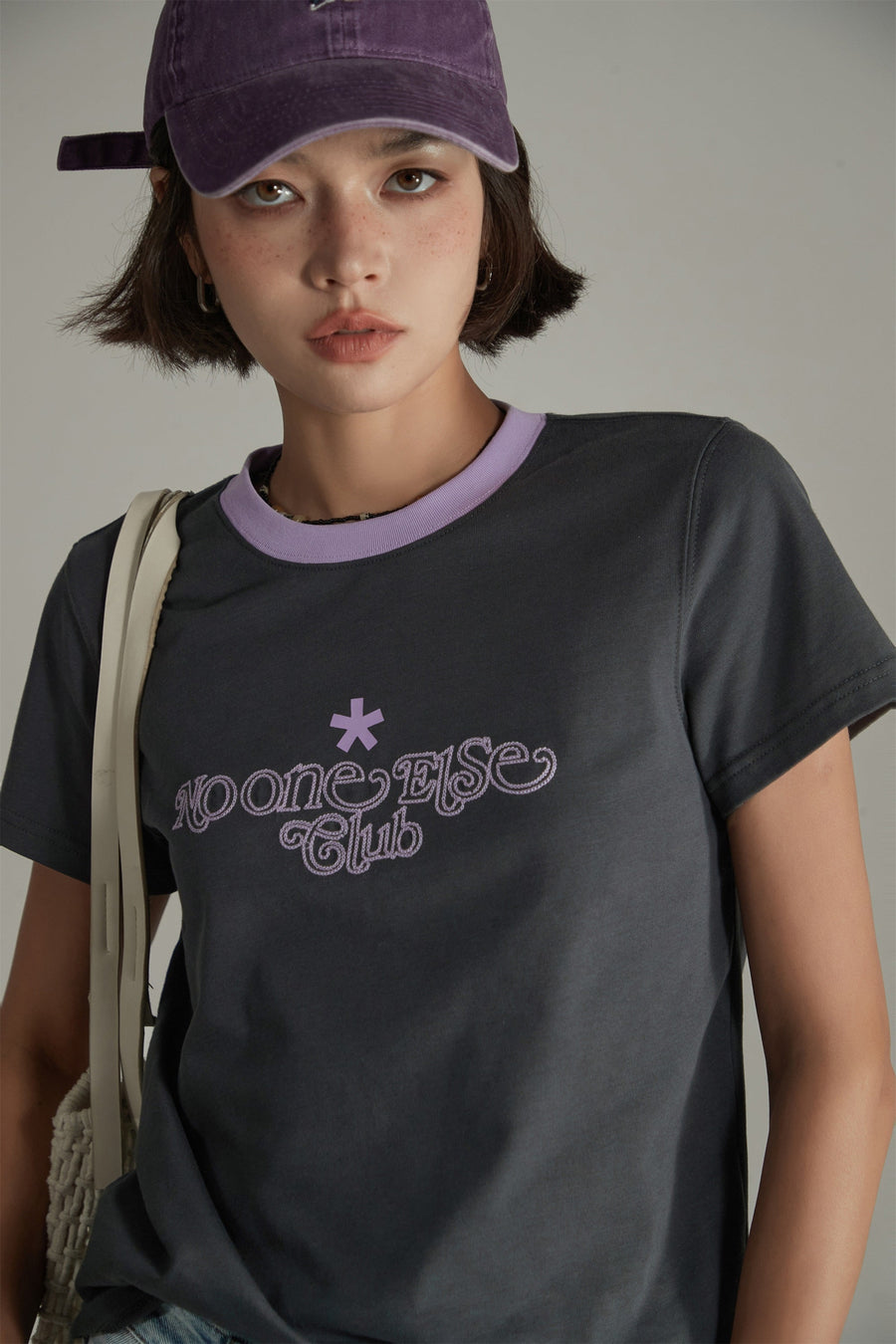 CHUU Colorblocked Embroidered Noe Club Short Sleeve T-Shirt