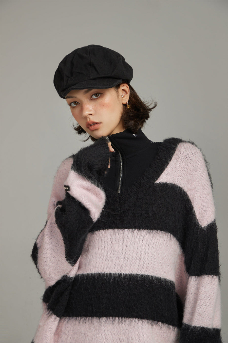 CHUU V-Neck Color Stripe Knit Sweater