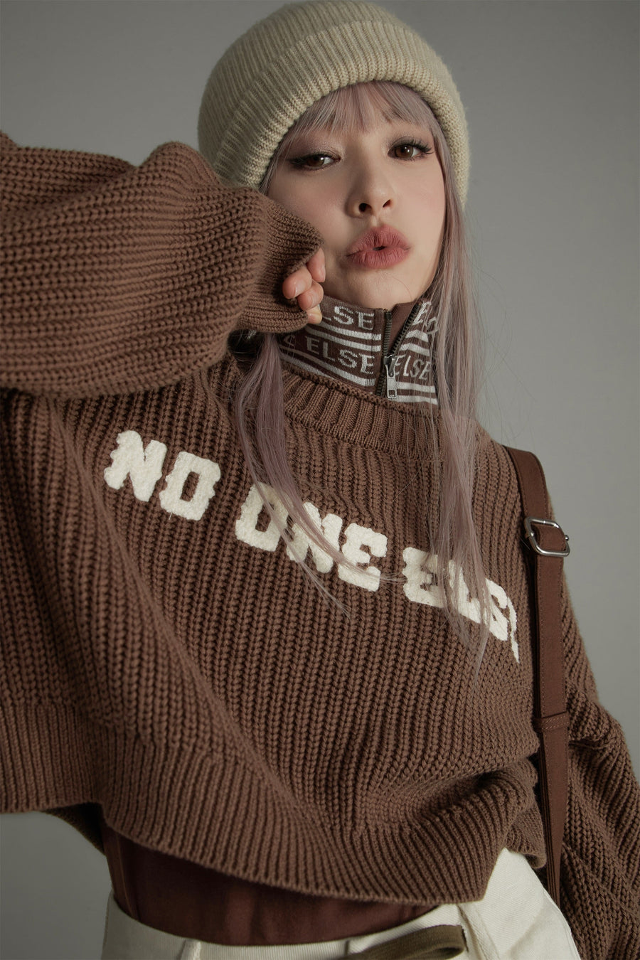 CHUU Round Loose Fit Cropped Knit Sweater