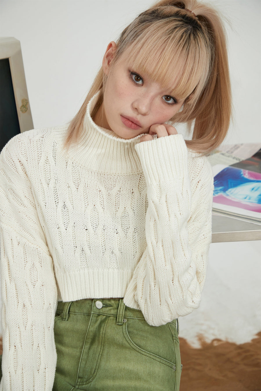 CHUU High-Neck Zip-Up Cropped Knit Top
